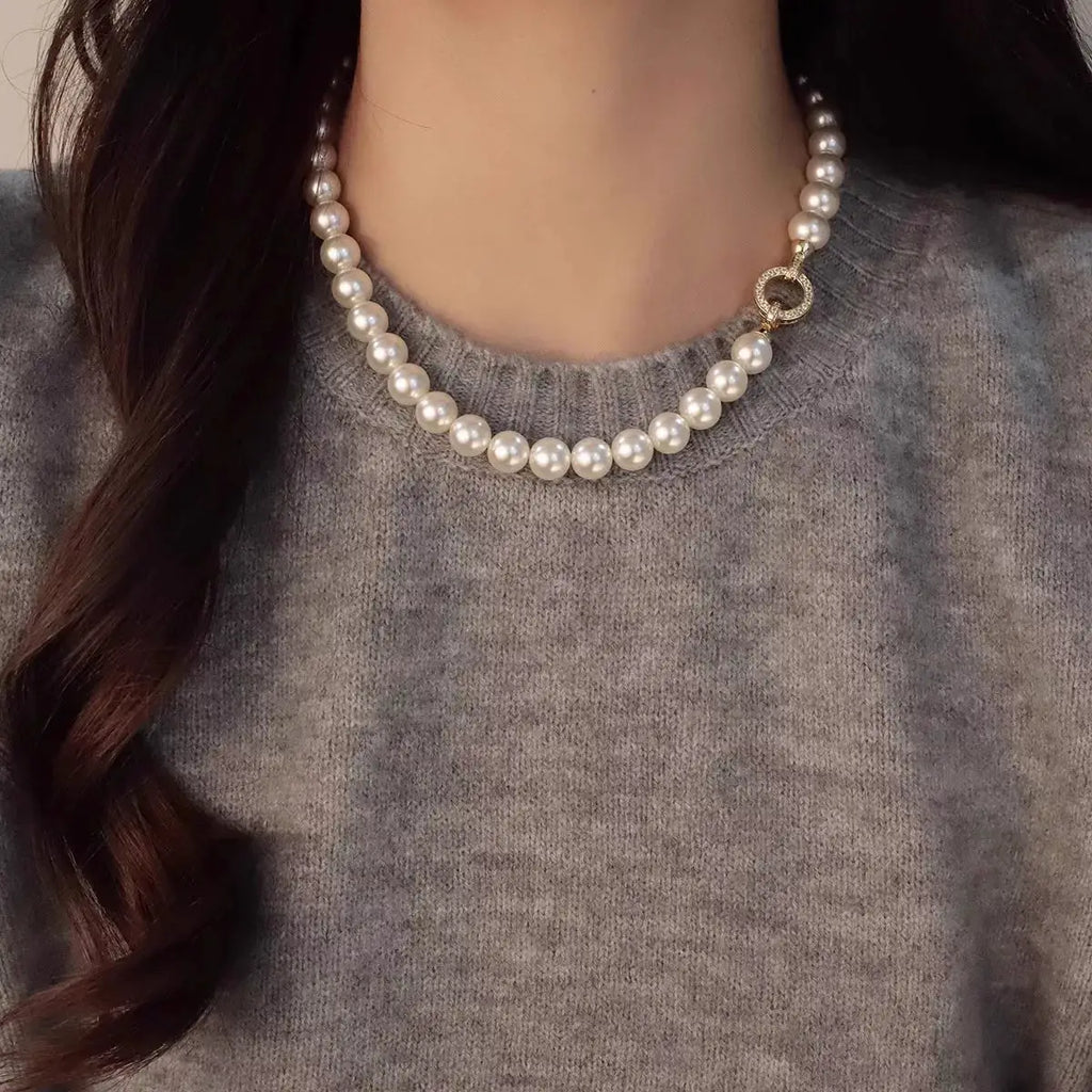 Pearl Necklace with Interlocking Clasp by Trendsi