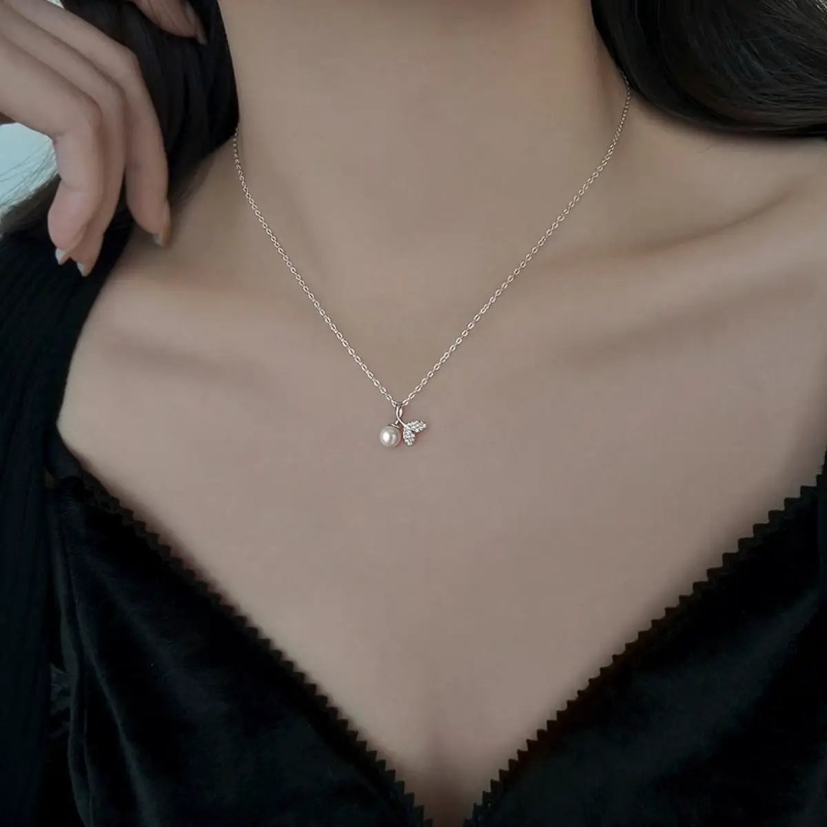 Pearl Mermaid Tail Pendant Necklace by Trendsi