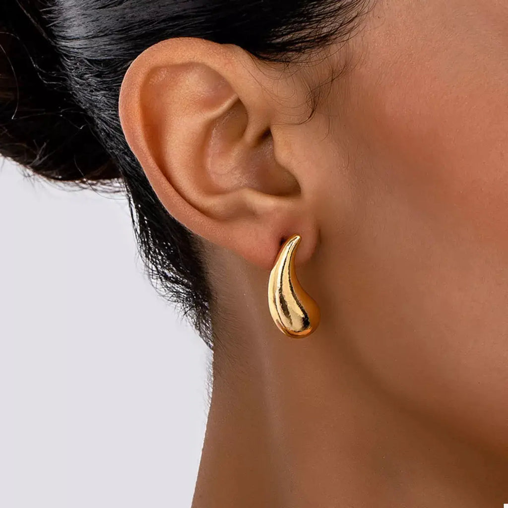 Curved Teardrop Stud Earrings by Trendsi